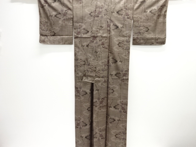  未使用品　雲に蔦の実模様織り出し本場泥大島紬着物(5マルキ)